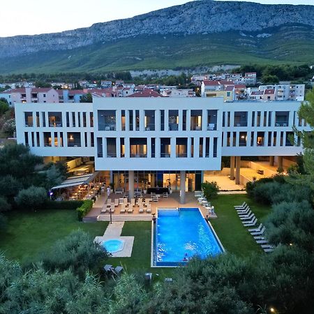 Hotel Salona Palace Dış mekan fotoğraf