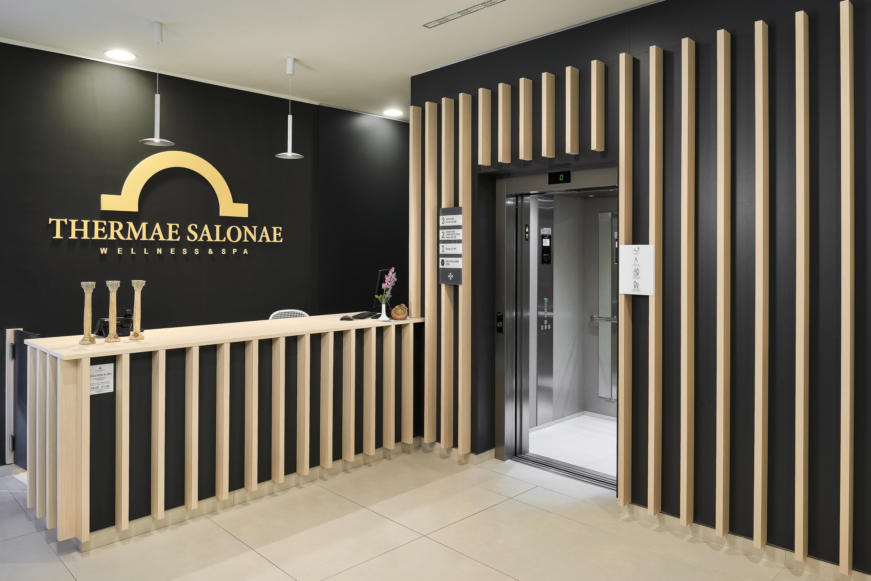 Hotel Salona Palace Dış mekan fotoğraf