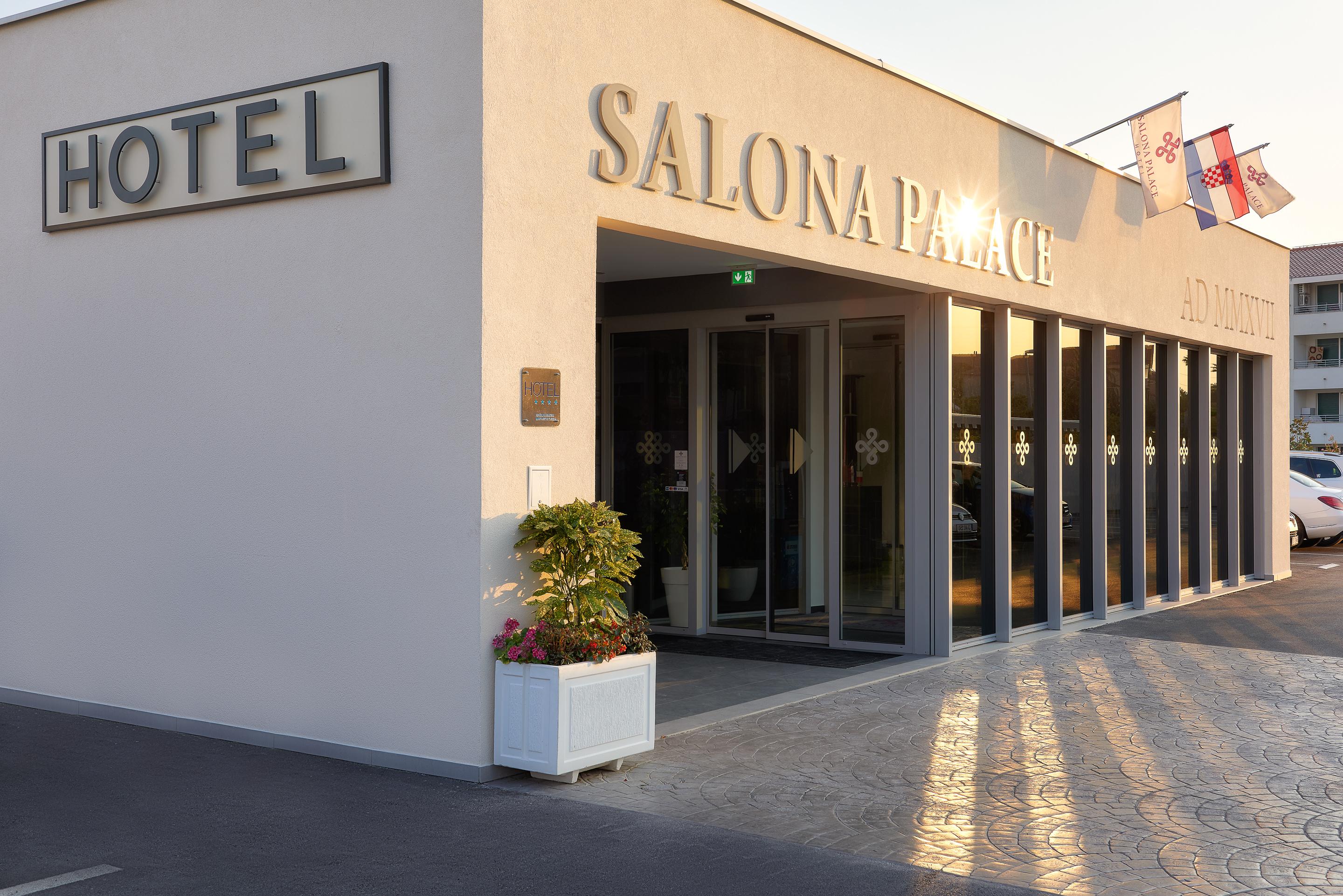 Hotel Salona Palace Dış mekan fotoğraf