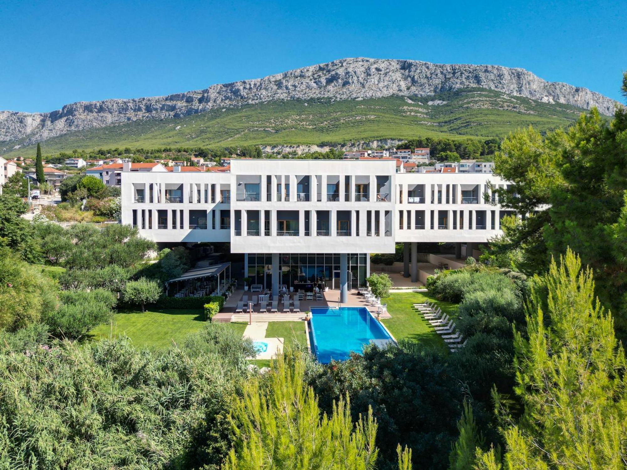 Hotel Salona Palace Dış mekan fotoğraf