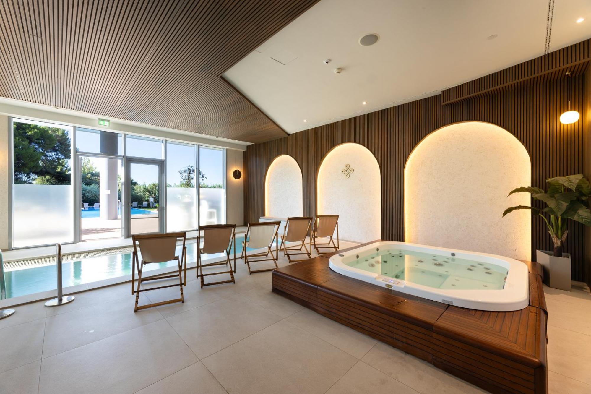 Hotel Salona Palace Dış mekan fotoğraf