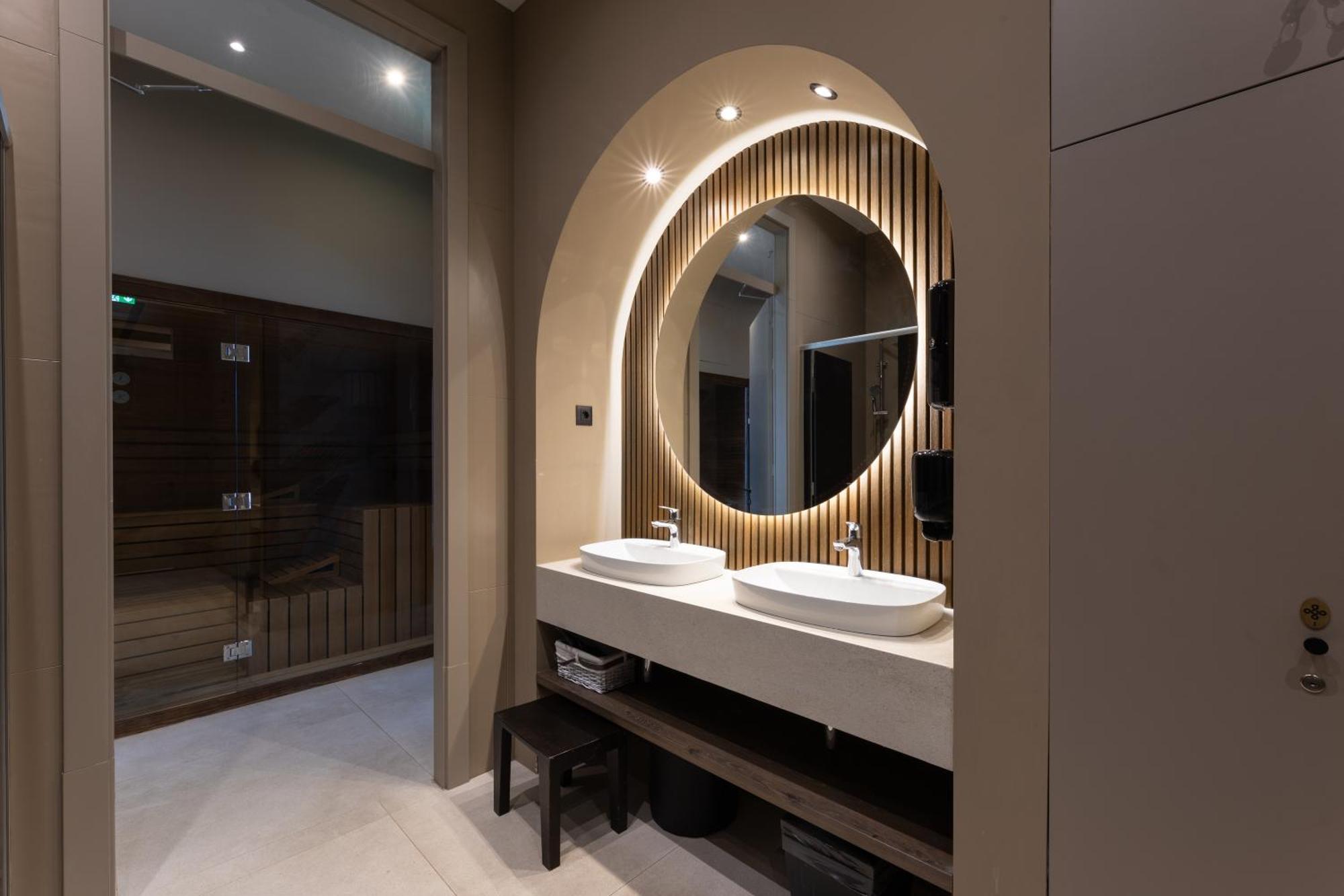 Hotel Salona Palace Dış mekan fotoğraf