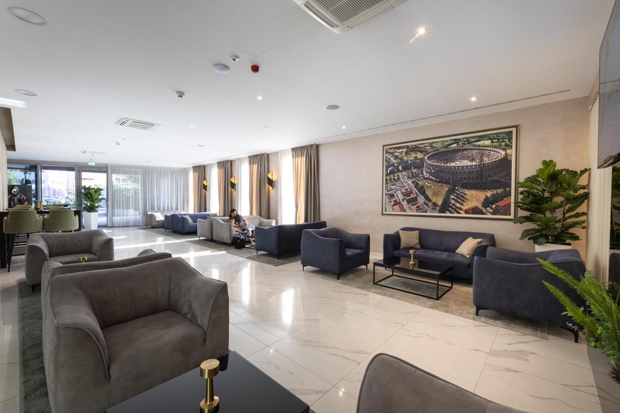 Hotel Salona Palace Dış mekan fotoğraf
