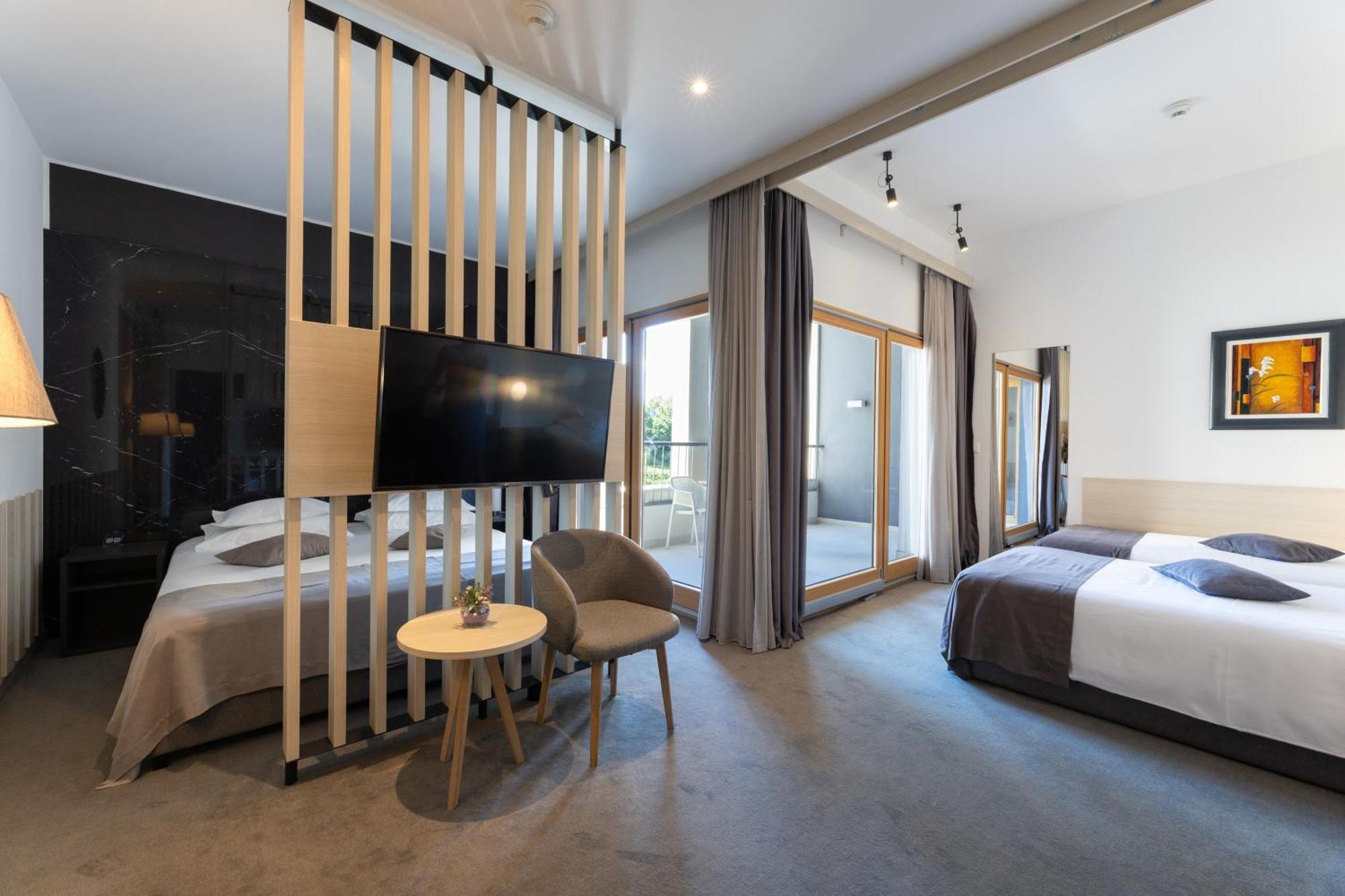 Hotel Salona Palace Dış mekan fotoğraf