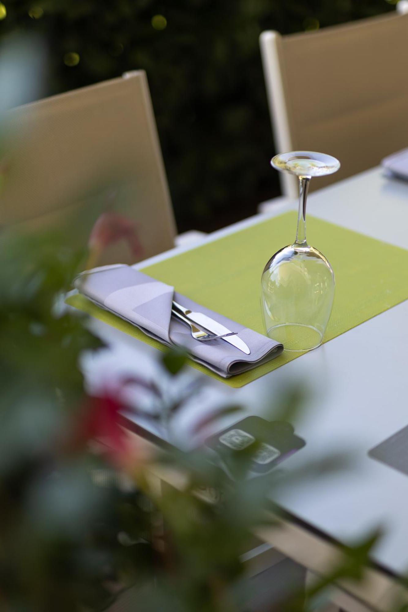Hotel Salona Palace Dış mekan fotoğraf