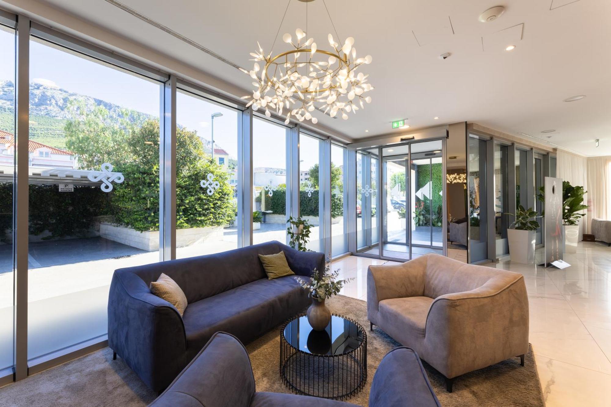 Hotel Salona Palace Dış mekan fotoğraf