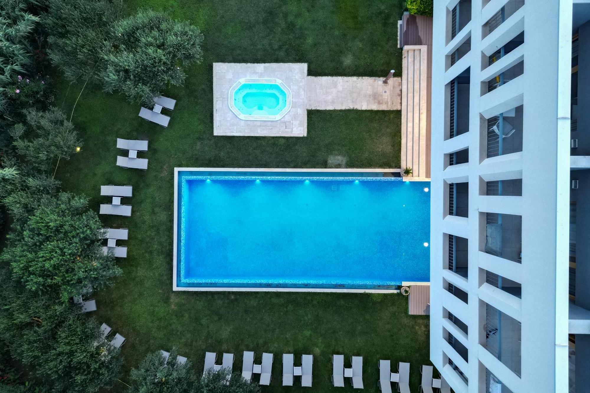 Hotel Salona Palace Dış mekan fotoğraf
