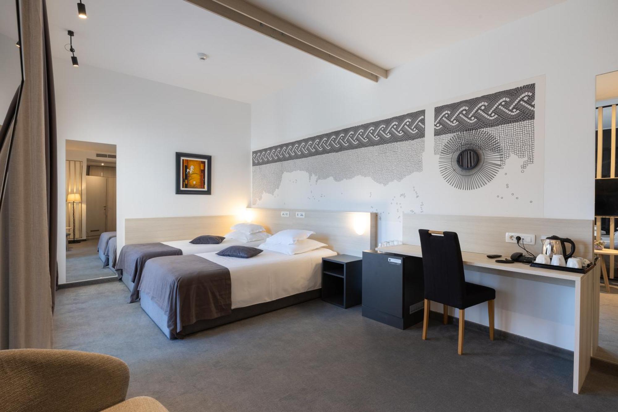 Hotel Salona Palace Dış mekan fotoğraf