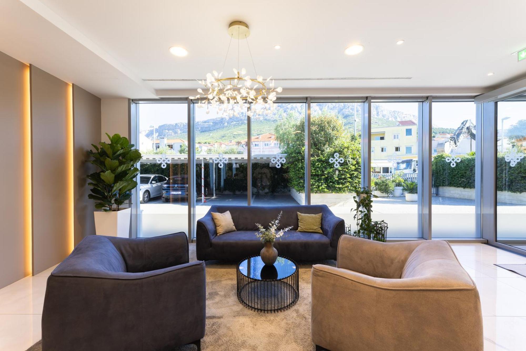 Hotel Salona Palace Dış mekan fotoğraf