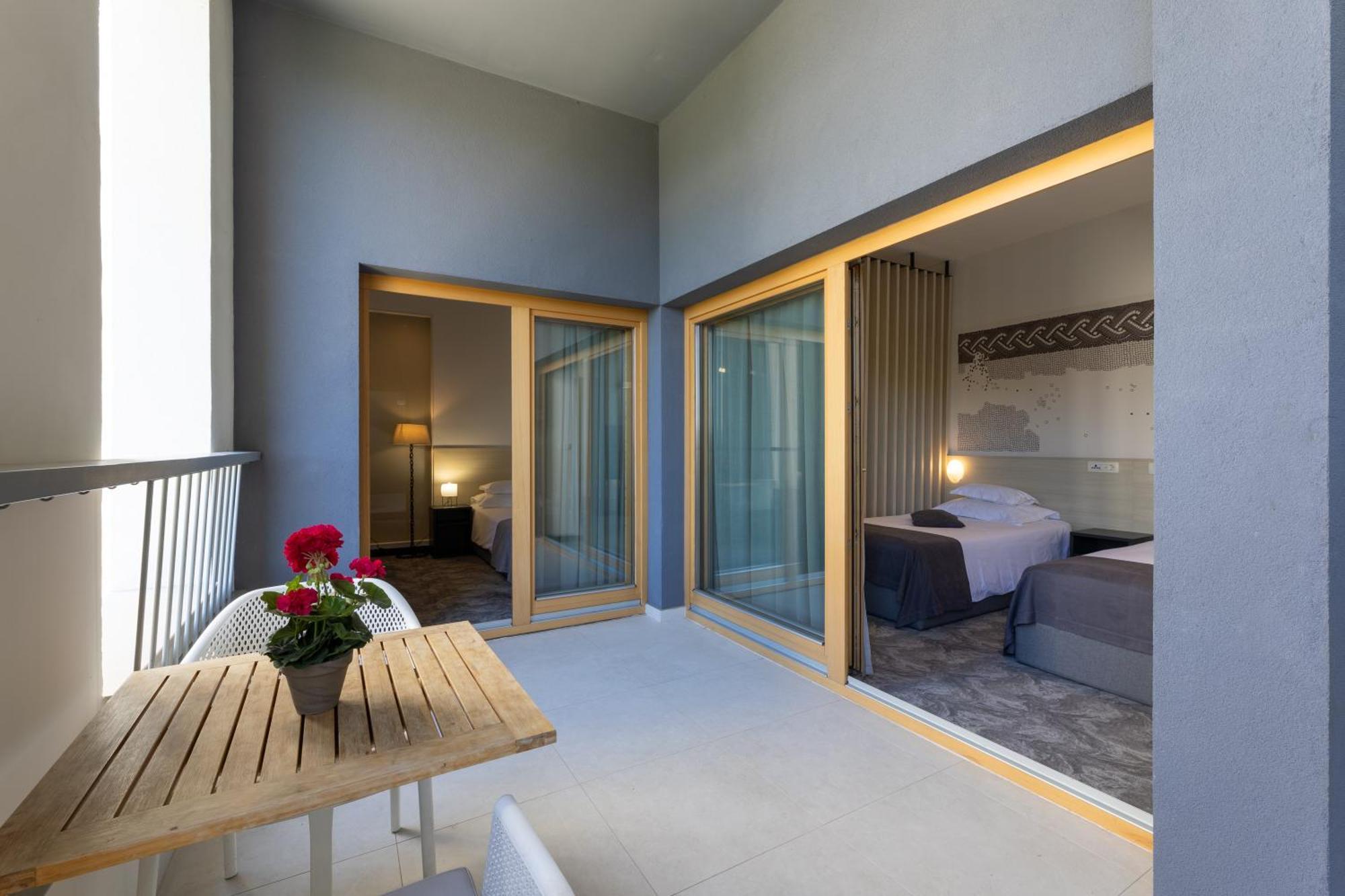 Hotel Salona Palace Dış mekan fotoğraf