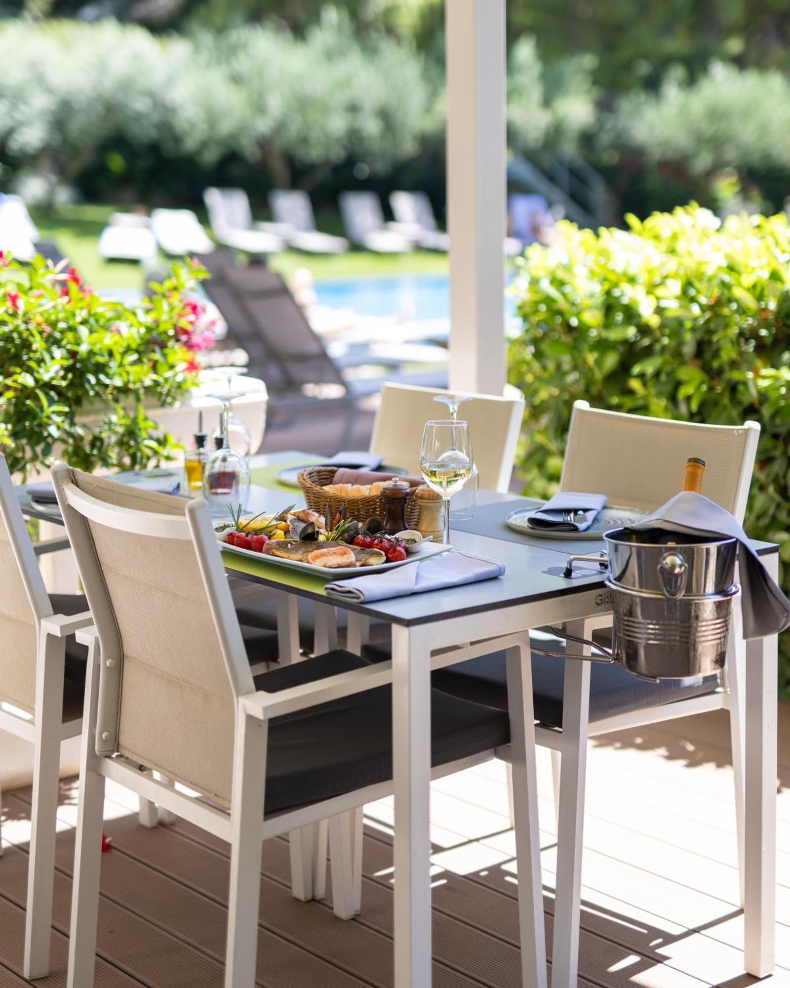 Hotel Salona Palace Dış mekan fotoğraf