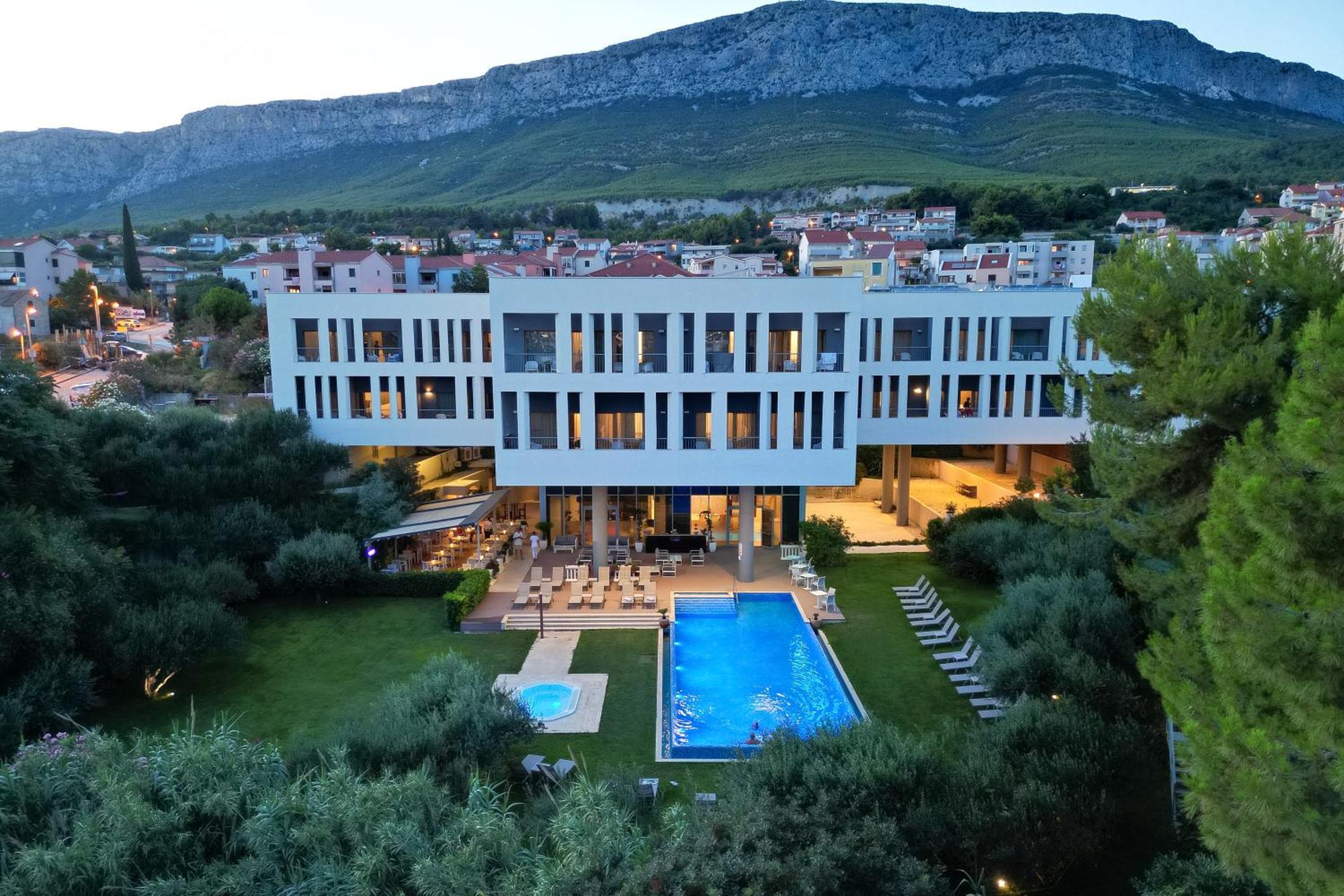Hotel Salona Palace Dış mekan fotoğraf